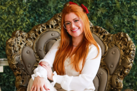 Influenciadora que queimou o rosto após explosão de panela de pressão conta como o caso aconteceu (Foto: Instagram)