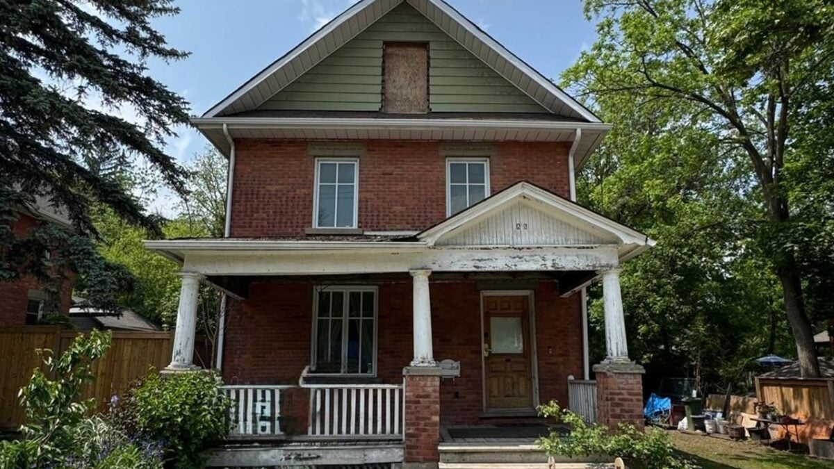 Inquilinos ouvem barulhos no porão de casa e fazem descoberta Luzes se acendiam sozinhas, gavetas apareciam abertas na cozinha e no banheiro