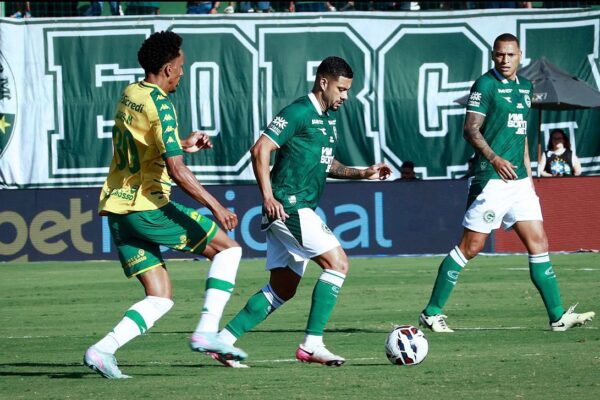 Goiás leva vantagem sobre Cuiabá