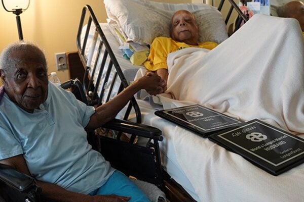 Casal mais velho do mundo entra para livro dos recordes; veja há quantos anos estão juntos Lyle Gittens e Eleanor Gittens pais de três filhos