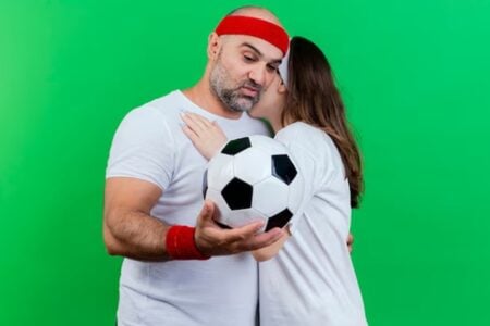 60% dos homens não namorariam torcedora do time rival 25% disseram ter ido a um primeiro encontro vestindo camisa de time