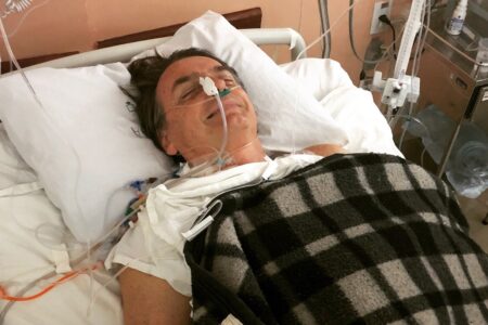 Bolsonaro é frágil, vai ter 'piripaque' na Papuda e voltar para casa cirurgias após facada de 2018 tornaram o ex-presidente frágil em saúde