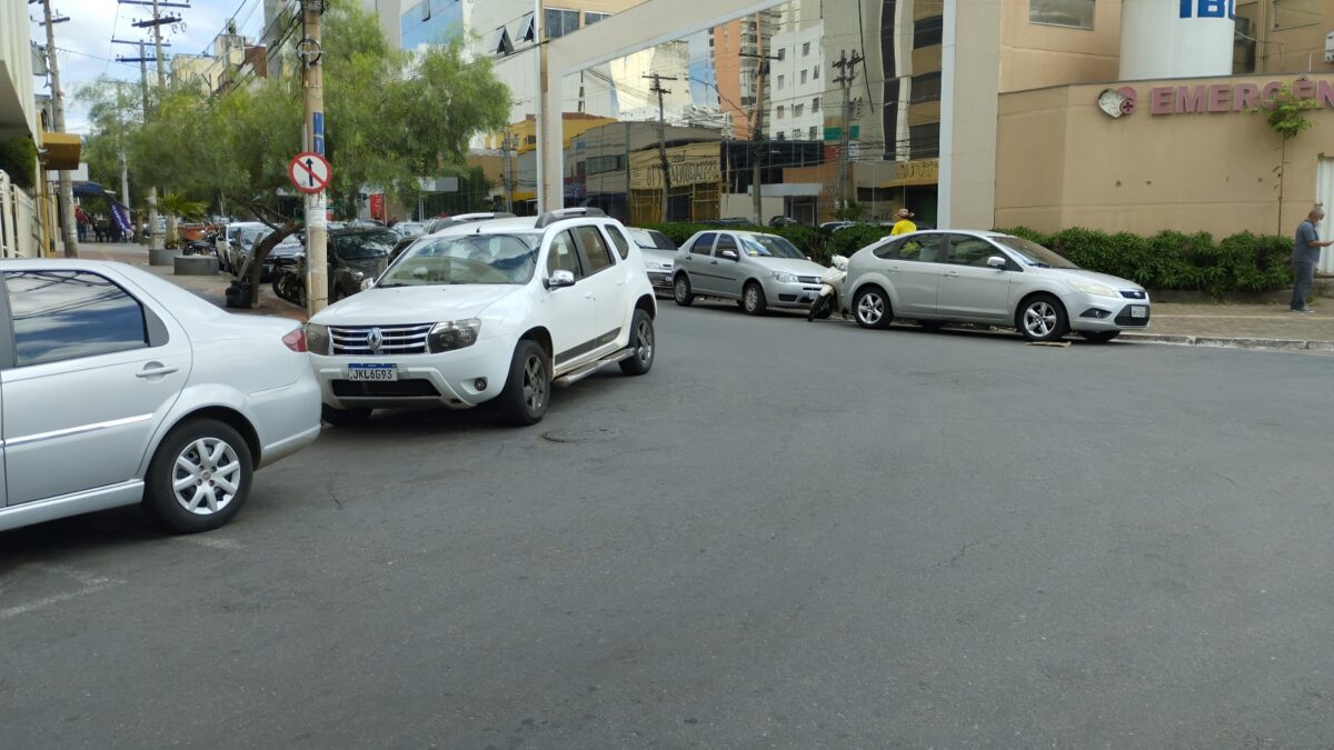 Esquina Segura foi realizada em diversos bairros da capital Operação em Goiânia autua mais de 2 mil veículos por estacionamento irregular