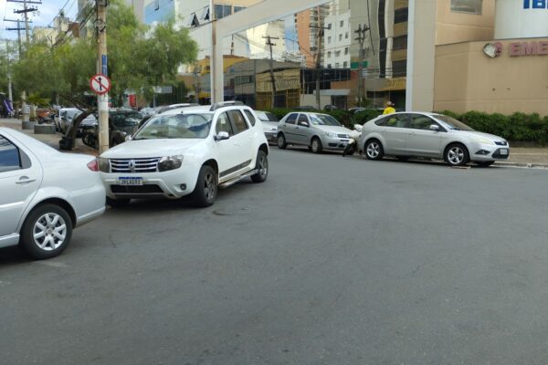 Esquina Segura foi realizada em diversos bairros da capital Operação em Goiânia autua mais de 2 mil veículos por estacionamento irregular