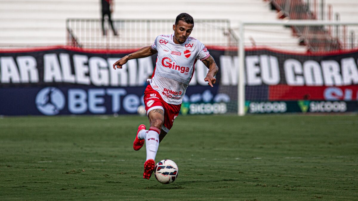 Guilherme Parede, atacante do Vila Nova