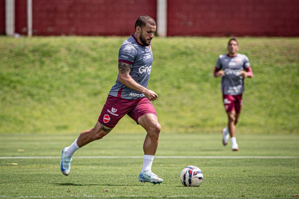 André Luis deverá ser titular no Vila Nova