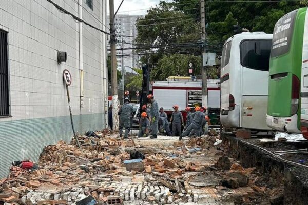 Três pessoas morrem após desabamento de muro no Brás, em São Paulo