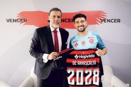 Flamengo renova com Arracaeta até 2028