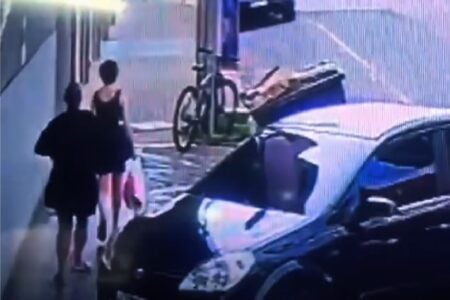 Imagem captada por câmera de segurança mostra momento da agressão