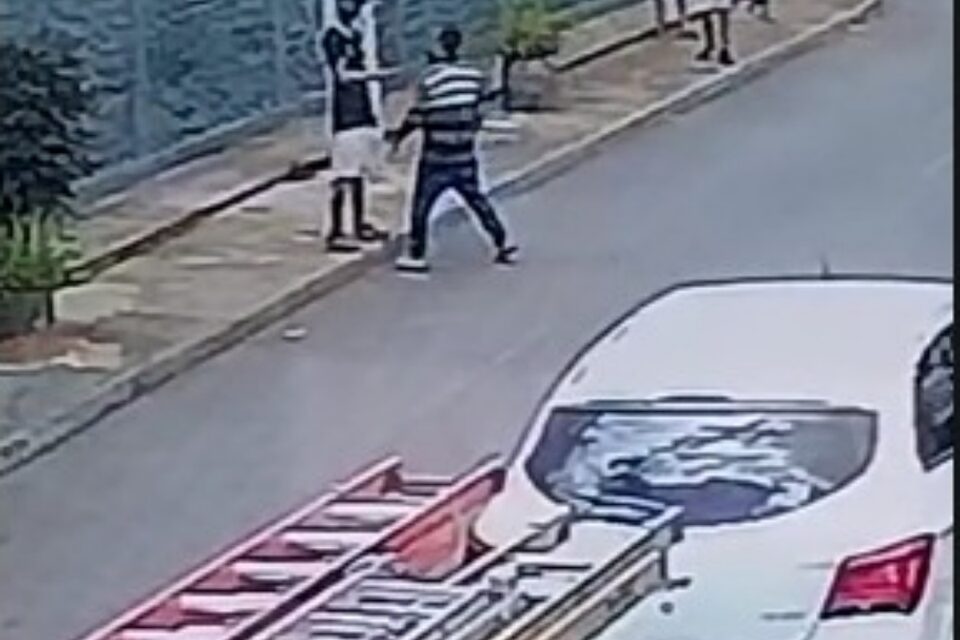 Imagem do momento da briga