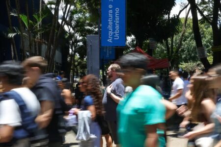 Enem 2025 tem 27% de abstenção em 1º dia; prova será reaplicada em dezembro no Paran gabarito será divulgado na próxima quinta-feira (13)