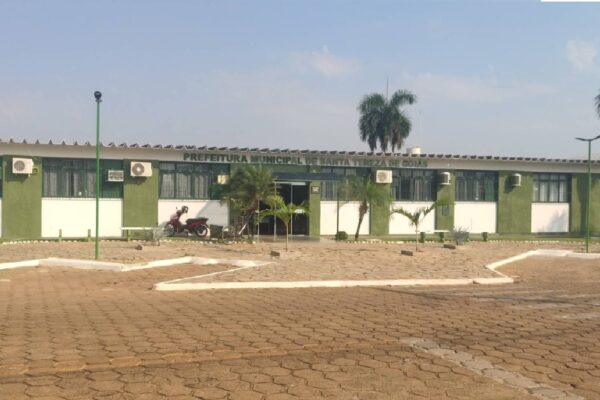 Imagem mostra Paço Municipal de Santa Tereza de Goiás