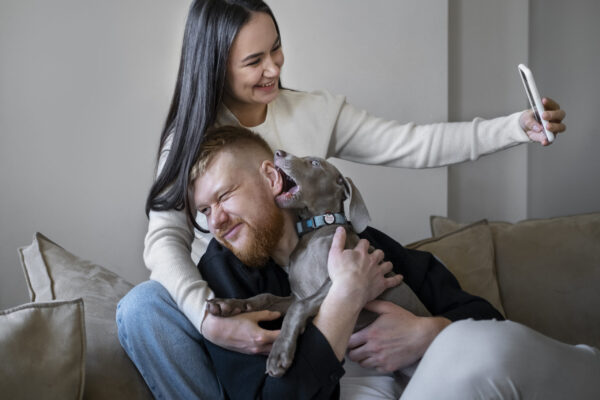 Pets são os novos filhos? Cada vez mais pessoas escolhem animais em vez de crianças Relação entre humanos e animais de estimação