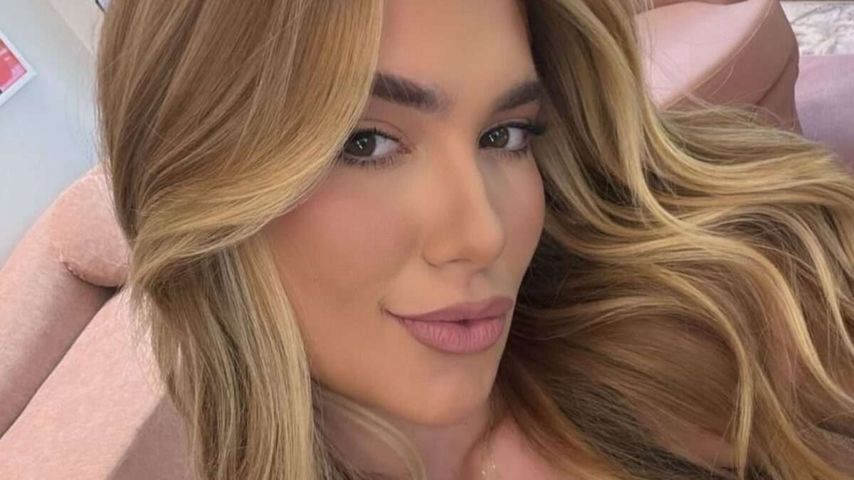 Virginia mostra prévia da decoração de Natal de sua mansão em Goiânia