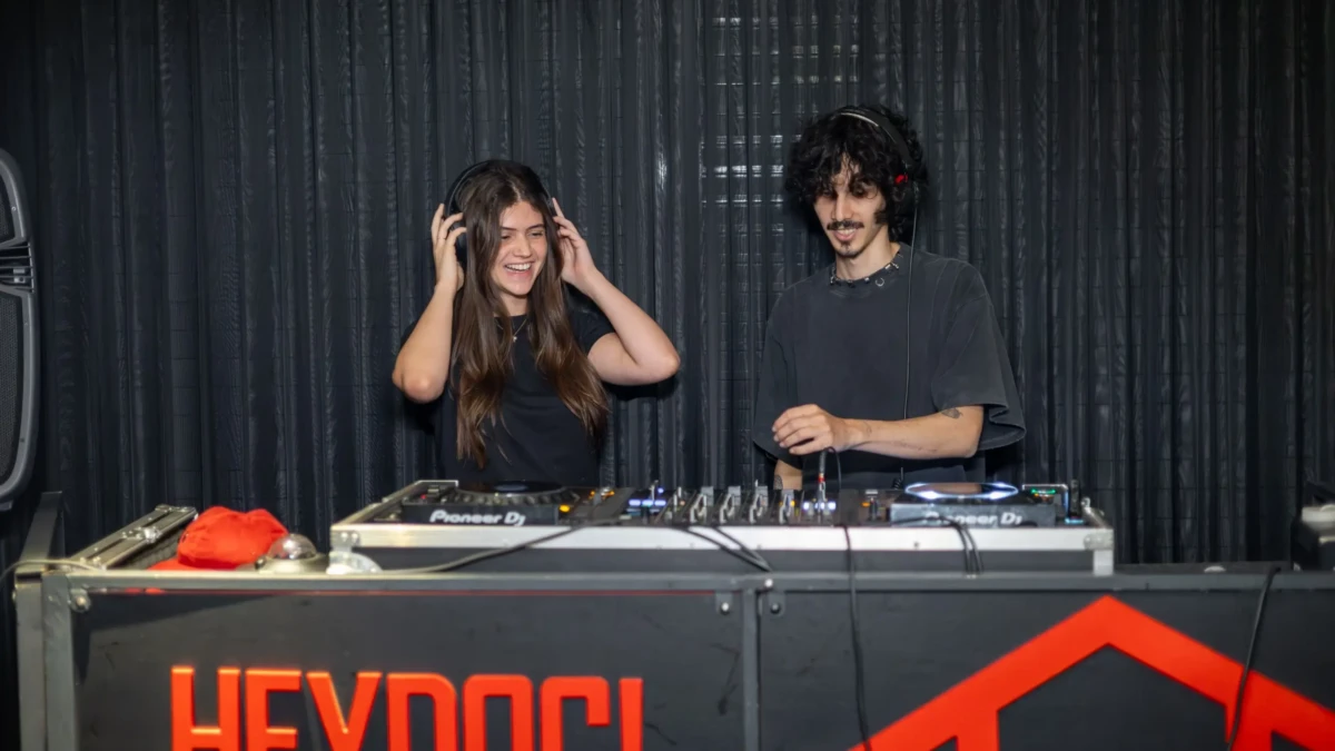 DJ goiano HeyDoc! e Bia Lasmar criam trilha sonora oficial da ExpoTEA 2025, maior conferência de autismo do mundo