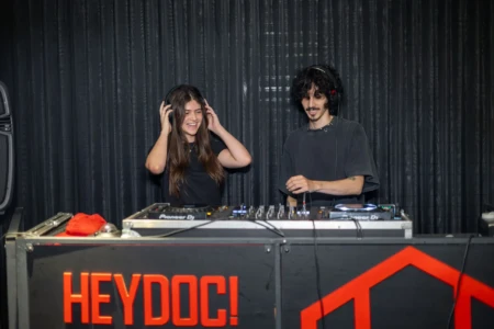 DJ goiano HeyDoc! e Bia Lasmar criam trilha sonora oficial da ExpoTEA 2025, maior conferência de autismo do mundo
