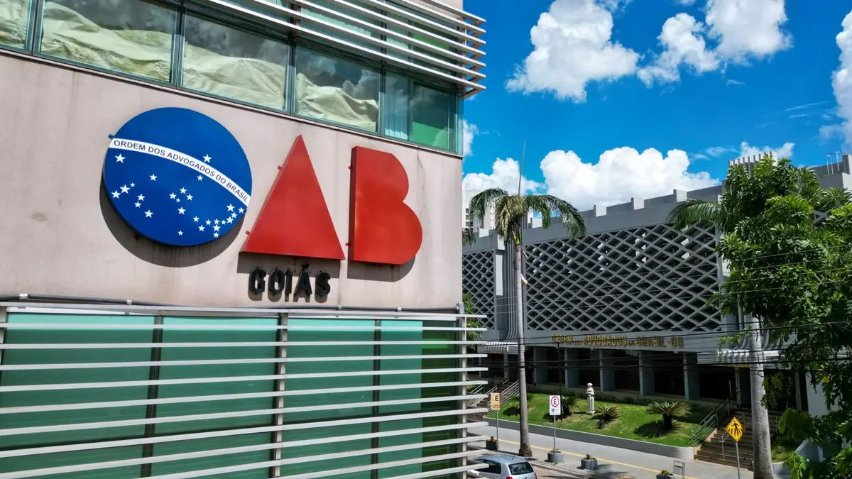 OAB-GO tenta reverter multa à defesa de homem filmado quando matou a namorada em Jataí e que deixou júri