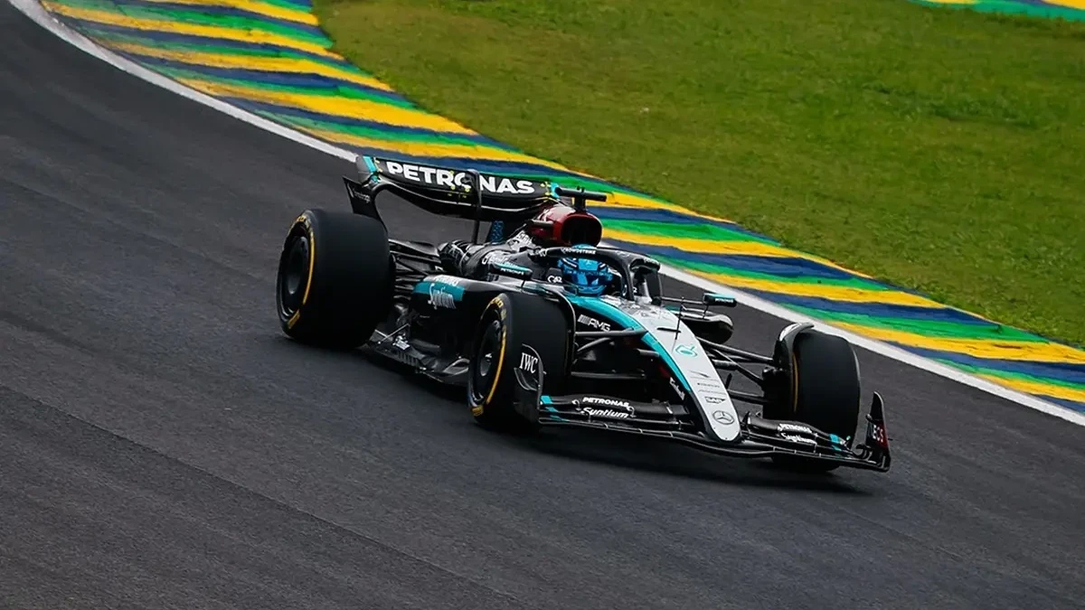 Carro da Mercedes durante GP de São Paulo
