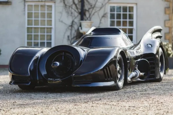 Coleção com 50 carros de filmes como “Velozes e Furiosos” e “De Volta para o Futuro” será leiloada na França