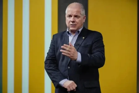 PF prende ex-presidente do INSS em operação sobre descontos em aposentadorias Foram cumpridos mandados de busca e apreensão e prisão