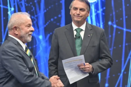 Lula volta a empatar com Bolsonaro no segundo turno Genial/Quaest inelegível tem 39% das intenções de voto contra 42% do petista