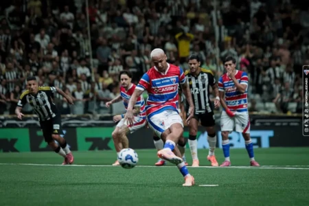 Atlético sai na frente, mas Deyverson brilha e empata confronto