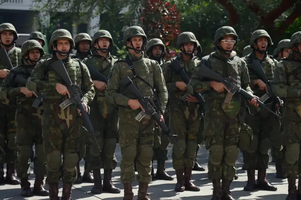 STJ proíbe Forças Armadas de afastar militares por transição de gênero Decisão também garante direito ao nome social em todos os registros