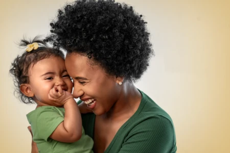 Iniciativa do Governo de Goiás une tecnologia e cuidado humanizado Rede Nascer transforma a saúde de mães e bebês em Goiás