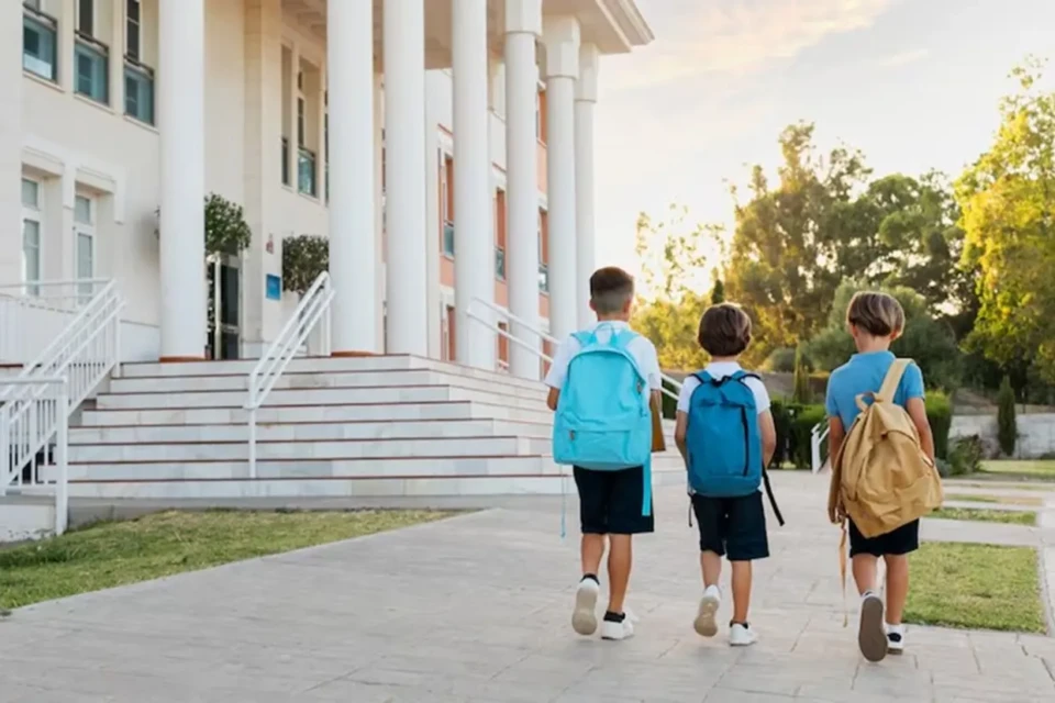 A criança já tinha sido agredida por colegas anteriormente Menino brasileiro de 9 anos tem dedos decepados em escola de Portugal