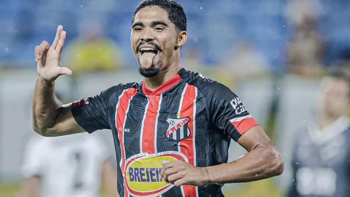Kadu com a camisa do Anápolis é a nova contratação do Goiás