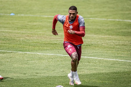Willian Formiga em treino no Vila Nova