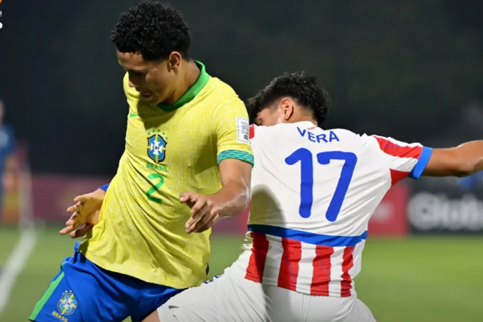 Jogo entre seleção brasileira e Paraguai na Copa do Mundo Sub-17