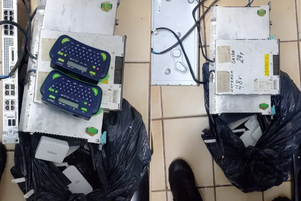 equipamentos x rede clandestina