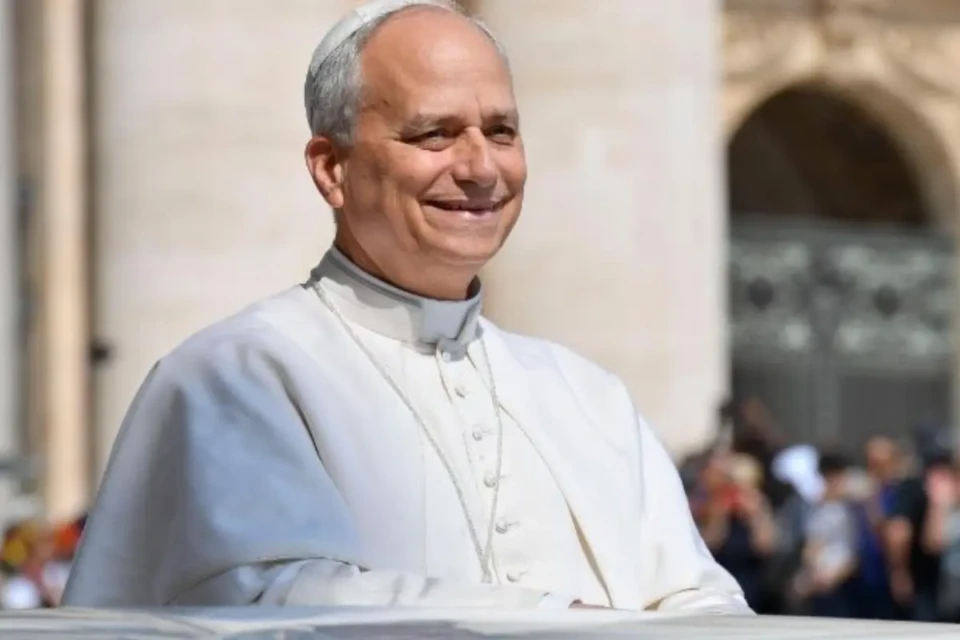 Atendente de banco desliga na cara do papa Leão XIV após pontífice se identificar Episódio frustrado com o telemarketing
