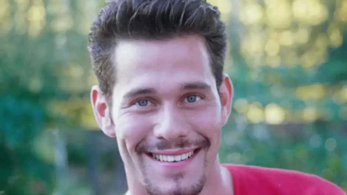 Ex-galã global celebra união e divulga registros inéditos ao lado do marido