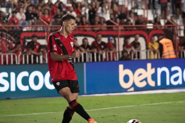 Adson critica meia Yuri após confrontos Operário