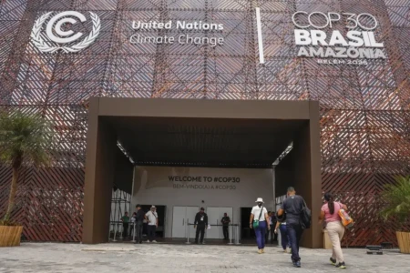 Primeira semana da COP30 termina com impasses sobre agenda e respaldo contra combustíveis fósseis