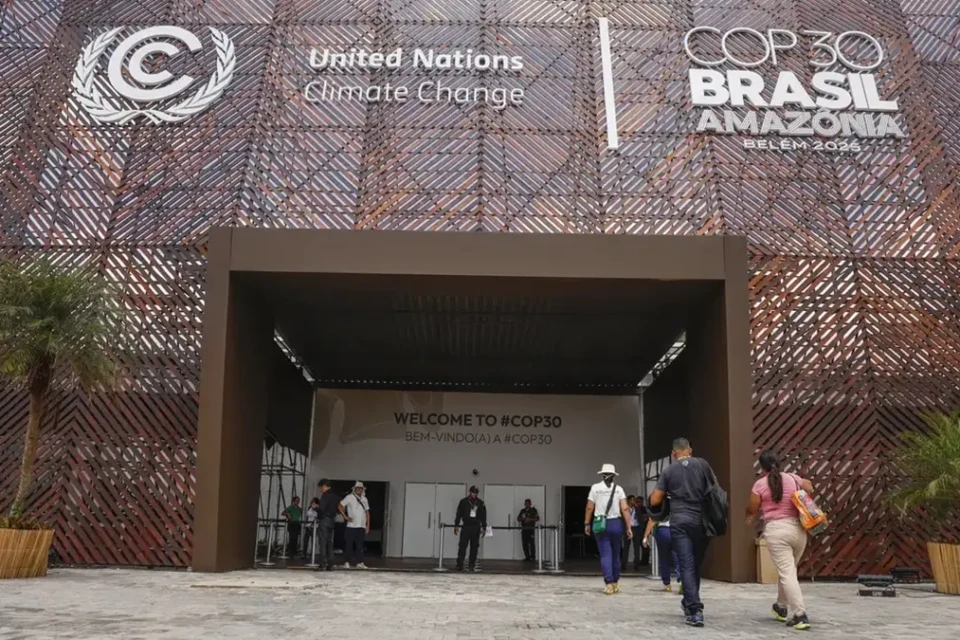 Primeira semana da COP30 termina com impasses sobre agenda e respaldo contra combustíveis fósseis