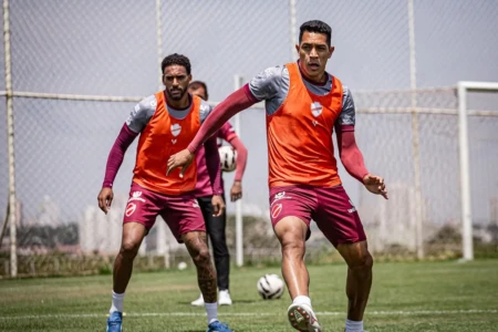 Igor Henrique e Júnior Todinho em treino do Vila Nova