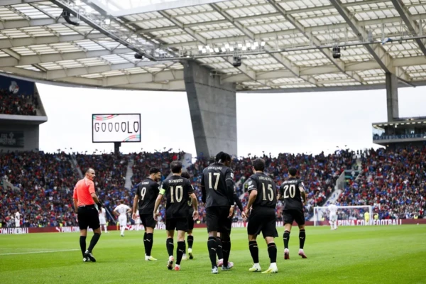 Jogadores de Portugal comemoram gol nas Eliminatórias da Copa do Mundo