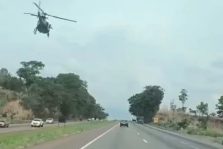 levar drogas até Anápolis Perseguição com helicóptero termina em confronto e morte de suspeito de tráfico na BR-153 em Goiânia