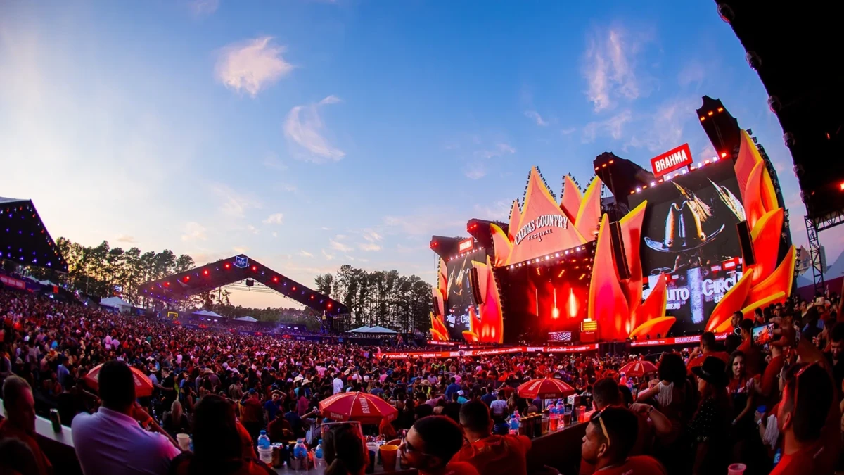 Camarote oferece open bar, open food e vista privilegiada dos shows no Caldas Country Festival