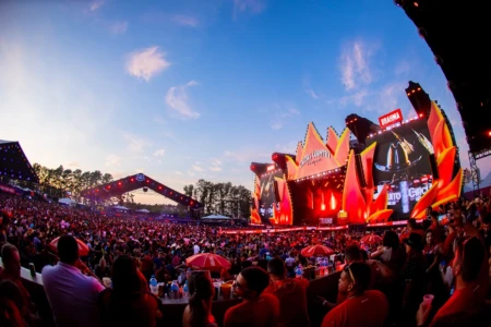 Camarote oferece open bar, open food e vista privilegiada dos shows no Caldas Country Festival