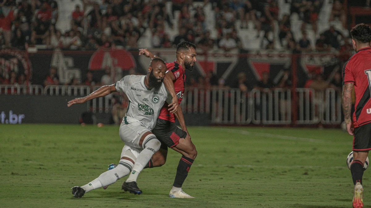 Atlético Goianiense encara Chapecoense, um dos adversários diretos do Goiás na luta pelo acesso