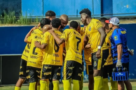 Equipe do Crixás na disputa do Campeonato Goiano da Terceira Divisão
