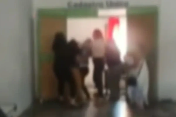 Mulher é indiciada por agressão e injúria racial em Cras de Goiânia