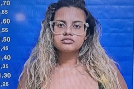 Suspeita de mandar matar mulher se entrega à polícia no RJ Laís Gomes Pereira foi morta com um tiro na nuca