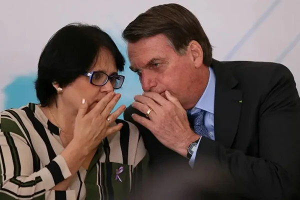 Senadores bolsonaristas fazem "inspeção" na Papuda antes de possível prisão de Bolsonaro Preocupação estado de saúde do ex-presidente