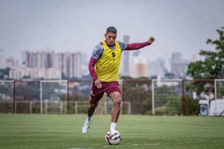 Ralf com a camisa do Vila Nova