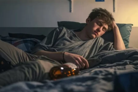 Cérebro humano sofre estranha mudança depois da meia-noite; saiba qual Trabalhadores noturnos e pessoas com insônia vulneráveis